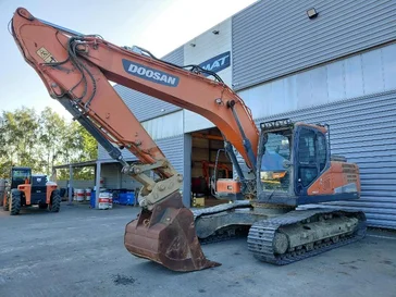Pelle sur chenilles DOOSAN DX225LC-5